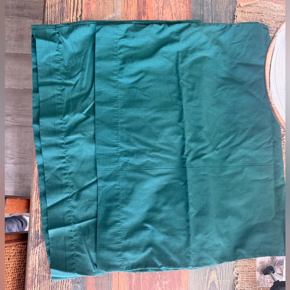 ⭐️ Free W/closet purchase - Pair of Emerald Green full/queen pillowcases